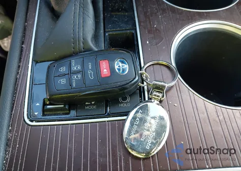 2021 Toyota Sienna Xle z USA, uszkodzony, nr VIN 5TDJRKEC4MS035295